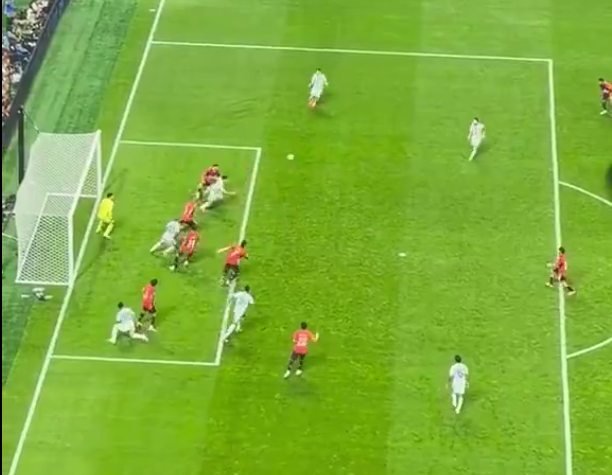 YOLOvalue's tweet photo. ¿Cómo vas a decir que el juego está amañado cuando le dejas ese espacio al mejor jugador del mundo? https://t.co/f4KT4Iix4x