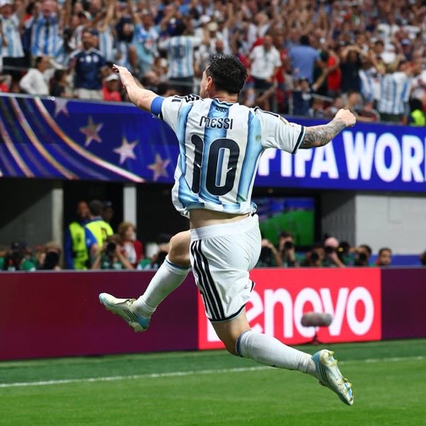 OnlyMD9's tweet photo. The King of Football 🐐 https://t.co/eCutKxQegQ