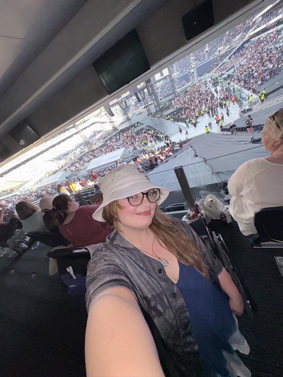 RobzRocking's tweet photo. Two beautiful nights with @BTS_twt…can’t believe it’s been 7 years since! It was HOT &amp; I was struggling big time but oh my goodness was it worth it! So lovely to catch up with ARMY friends, swap freebies and enjoy the atmosphere. May have even got a wave from JK 🥺 https://t.co/3jTK4BmQ47