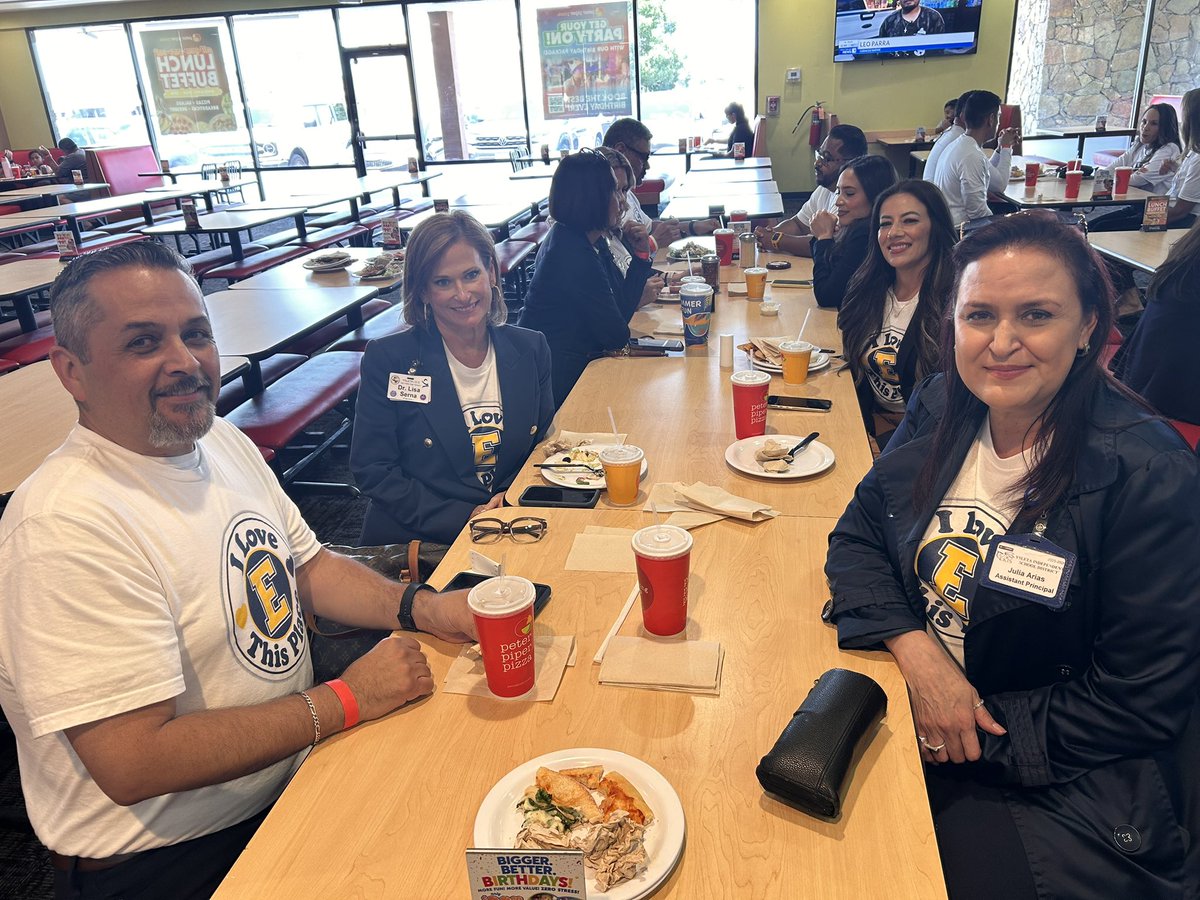 RealRobRobledo's tweet photo. El Paso’s Finest Feeder Pattern 🫡

Pizza 🍕 Ice Cream 🍦Big Ideas💡 
 
We Don’t Just Share Families, We Share a Vision for Our Community. Breaking Bread with the Best! 

            💛 I Love This Place 💙

#THEDISTRICT | #TrooperClap 👏🏽
@ZubiateSteve @EdgemereSchool https://t.co/fqEPzOtgxk