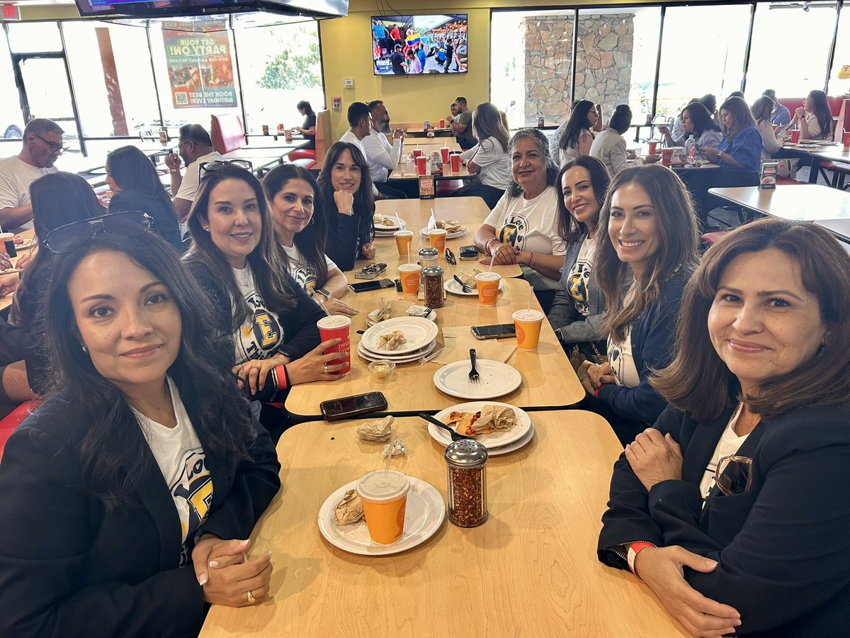 RealRobRobledo's tweet photo. El Paso’s Finest Feeder Pattern 🫡

Pizza 🍕 Ice Cream 🍦Big Ideas💡 
 
We Don’t Just Share Families, We Share a Vision for Our Community. Breaking Bread with the Best! 

            💛 I Love This Place 💙

#THEDISTRICT | #TrooperClap 👏🏽
@ZubiateSteve @EdgemereSchool https://t.co/fqEPzOtgxk