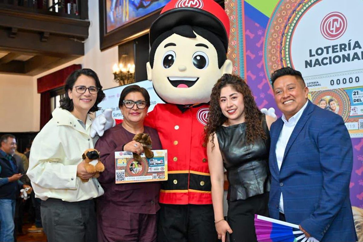 paojimh's tweet photo. El día de hoy acompañé a la gobernadora, la maestra @delfinagomeza; a la directora de @CEPANAF, @AlmaTapiaMaya; y al presidente de la JUCOPO del @CongresoEdomex, @pacovazquezr, en la develación del billete conmemorativo de la Lotería Nacional por el Día Mundial del Perro.

Mi reconocimiento al trabajo del @Edomex por impulsar acciones favor de los seres sintientes, ¡compren su cachito! 

#PaolaJiménez #Diputada #Morena