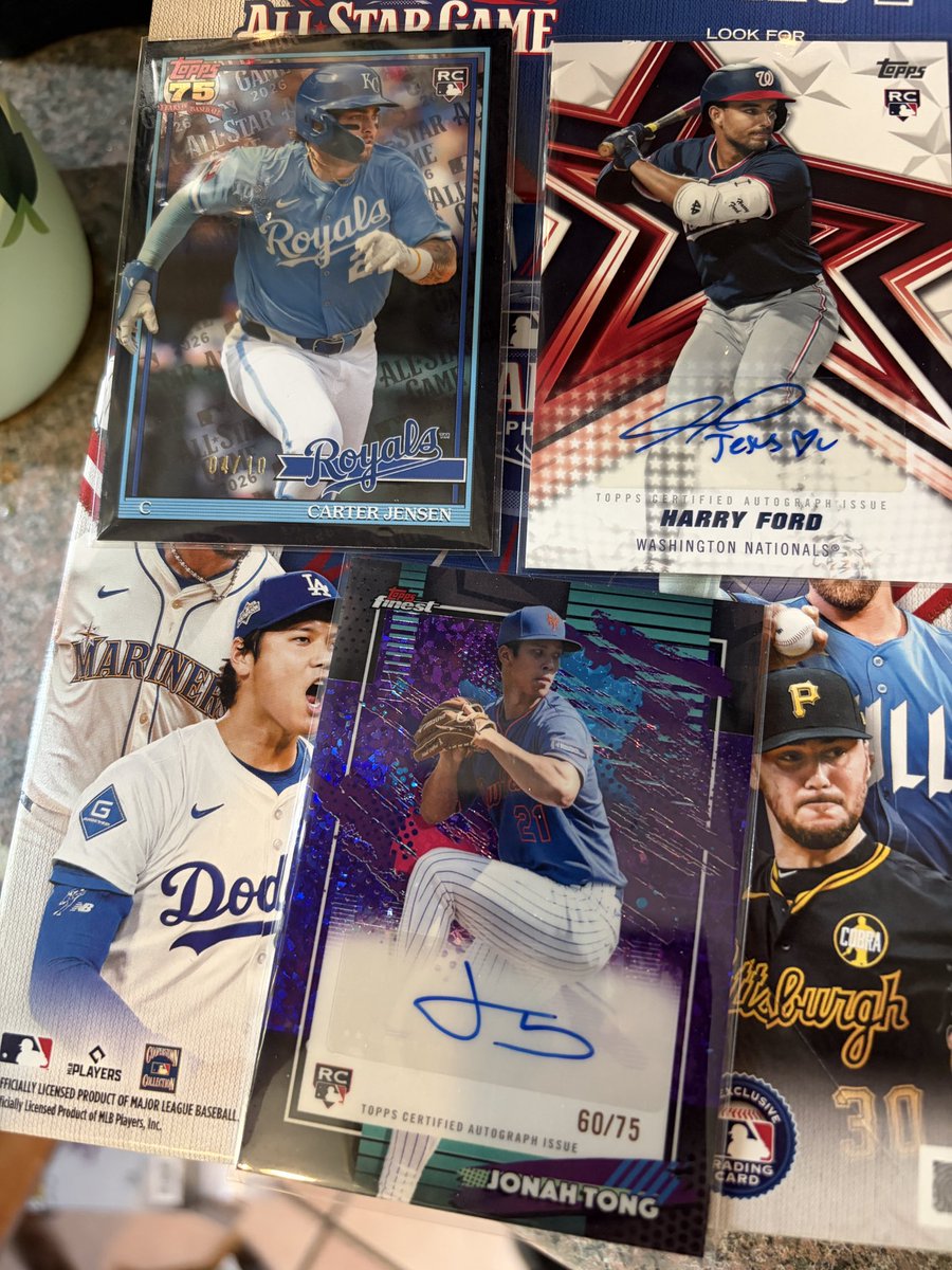 straightupcards's tweet photo. Retail streak stays alive early. Couple finest and all star Megas with a lot left to rip https://t.co/LeUrLBAj01
