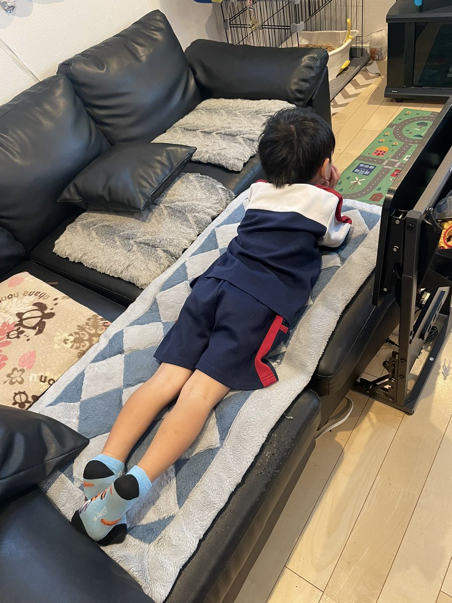 R453374510's tweet photo. 『お熱100℃あるかも、、、』と
登園イヤイヤ中の四歳児
※惜しくもあと63.6℃足りませんでした https://t.co/5jKknHMsJ3