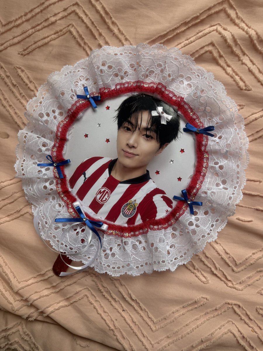 alele vió a bts 🇲🇽 tweet media