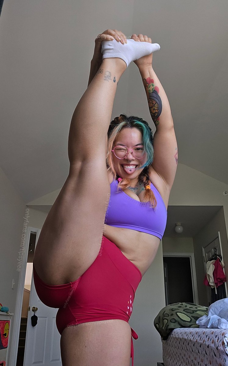 tipsyeee's tweet photo. Just gonna hop around like this to avoid inner thigh chafing https://t.co/dZ1OBqrP4w