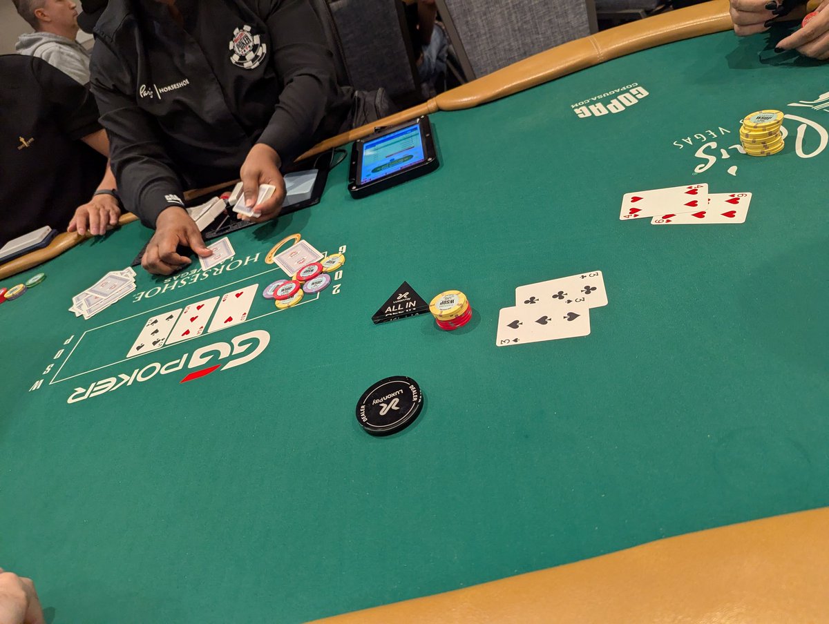 AllenKessler's tweet photo. Took a pretty rough beat to bust the @wsop $300 gladiator. 

Off to try one bullet of the $1k PLO. https://t.co/YNb5Hz050H
