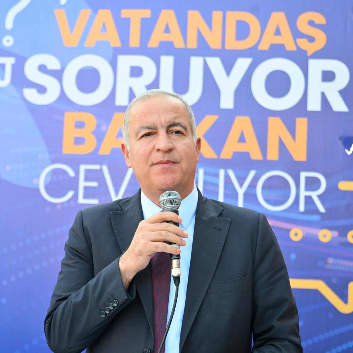 ismailerguness's tweet photo. Yerel Yönetimler Başkanlığımızın “Milletle Bütünleşen Belediyecilik” anlayışı doğrultusunda düzenlediği “Vatandaş Soruyor, Başkan Cevaplıyor” programında, Belediye Başkan Vekilimiz Sn. Eray Karadeniz ile birlikte Mevlana Mah. Sefa Caddesi’nde komşularımızla bir araya geldik. https://t.co/BIBsSF89iA