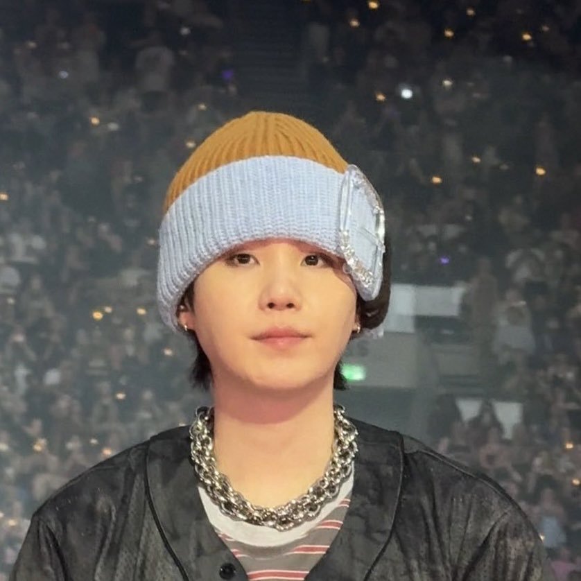 camlovesyoongi's tweet photo. every single photo of him in this beanie is somehow the cutest picture ever taken of him https://t.co/lkYGPJRg9W