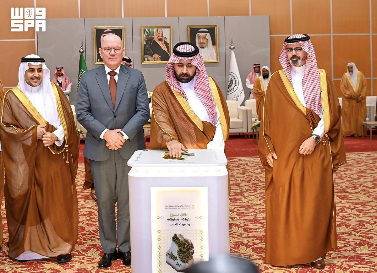 SPAregions's tweet photo. أمير منطقة جازان يطلق مشروع "الفواكه الاستوائية والبيوت المحمية" باستثمارات جاوزت الـ(600) مليون ريال.
https://t.co/gNJUVY0FSq
#واس https://t.co/pqb1AeYMPq