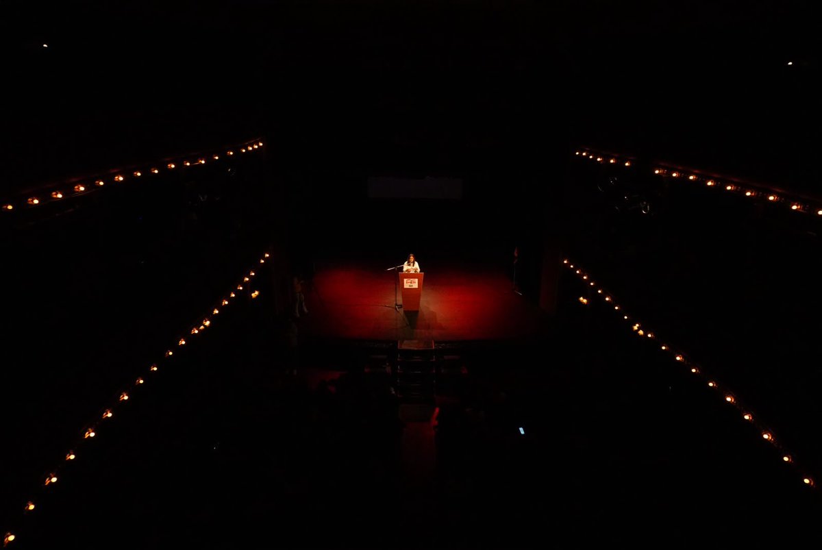 Ale_Bodart's tweet photo. A sala llena en el Teatro Margarita Xirgu, San Telmo, iniciamos un nuevo Encuentro Abierto sobre las oportunidades y desafíos que tenemos desde la izquierda en el país ✊️🔥 https://t.co/j4DZsFKwPa
