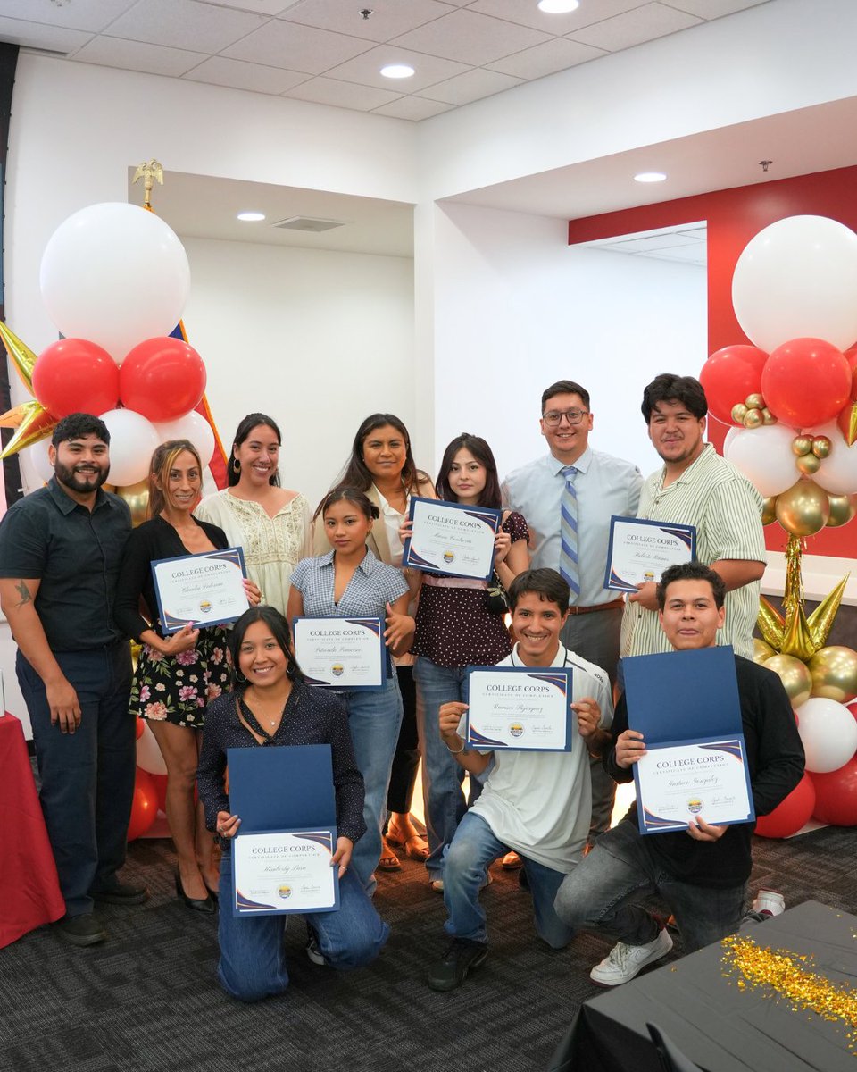 FINDFoodBank's tweet photo. Congratulations to the incredible graduates of this year's FIND Success programs! 🎓👏 This year, we celebrated students and Fellows who dedicated their time, talents, and passion to creating a stronger, healthier community.

#FINDRegionalFoodBank #FINDSuccess https://t.co/UkF91OsXI5