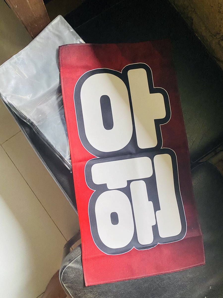 oshmacaroni's tweet photo. LFB WONU CHEERING KIT 
NOW LANG NABUKSAN bought 1,200 selling 1k https://t.co/VqVjNKrYhX