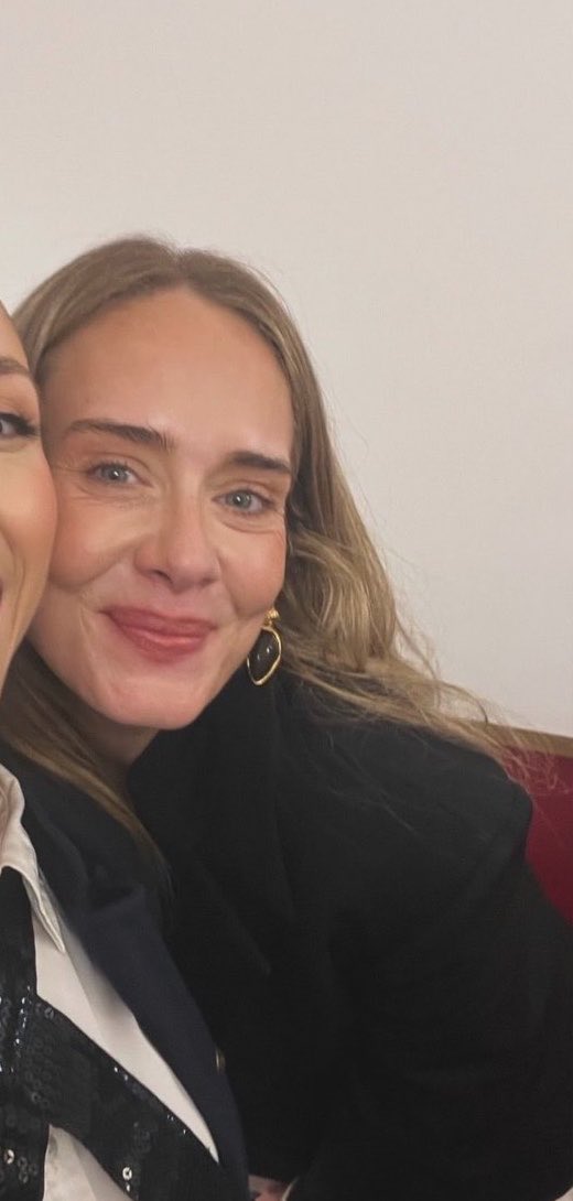 smileporzampini's tweet photo. 😭😭😭😭😭 te re contra amo mal hermosa, mira esos ojitos que gritan que estás en tu mejor momento disfrutando de las cosas que te gusta https://t.co/RghHLSxMGK