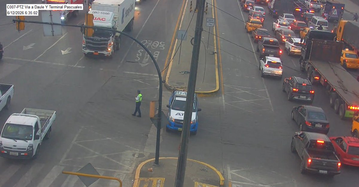 Yercasty's tweet photo. Srs @ATM_Transito @segura_ep @alcaldiagye @taticoronelf hasta cuando vamos a permitir este atropello.. km 14.5 #ViaDauele frente q #Indulac donde están las motos existía una intersección y Uds la sellaronas. Más adelante antes la parada metrovia uds la bloquean https://t.co/TFE5m1qSFN