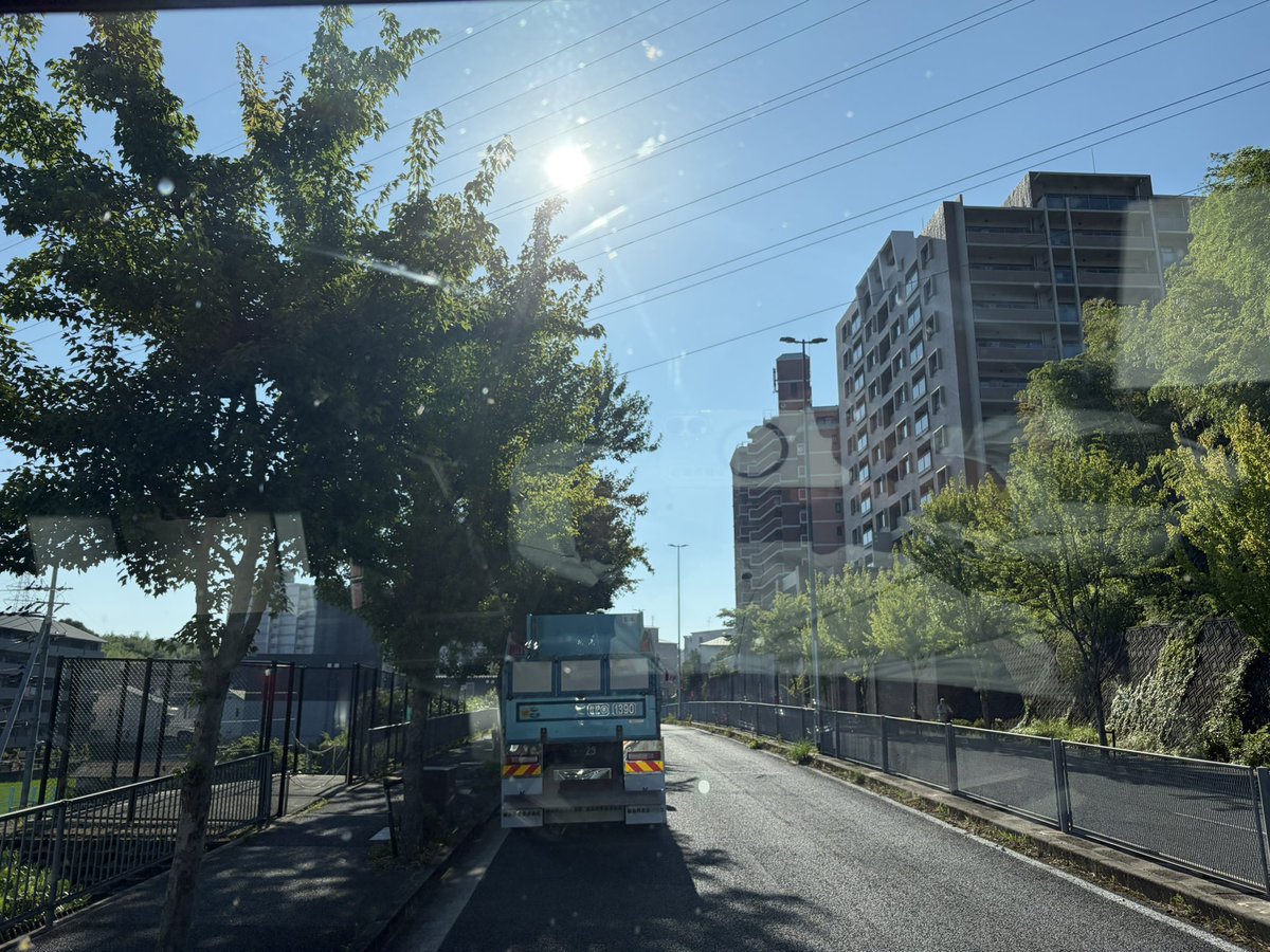 made_osaka's tweet photo. 早朝残土を生駒で降ろし
現場手前待機中🚛
本日も佐井寺⇄亀岡千代川2回戦✨
今日のエサ🍱🥖🧃🧃✨
#イマソラ 守ﾔﾝ🏢界隈29℃☀️ ̨ ̨ ₍⌯́⌓⌯̀ ₎ https://t.co/IDkXbW0mk8