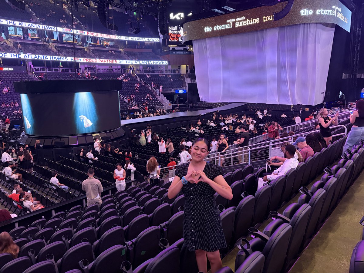 kidkrow35's tweet photo. i cannot believe i’m here 🥹💙 https://t.co/p0R7e4kz1y