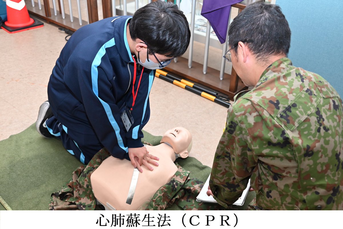 JGSDF_1EB_koga's tweet photo. 令和８年７月１日（水）＃古河駐屯地 は、足利工業高等学校の生徒に対して＃職場体験 を実施しました。ロープワークや救急法（心肺蘇生法・ＡＥＤの取り扱い）のほか、自衛隊車両による ＃体験搭乗 や駐屯地司令との懇談を通じて、自衛隊に対する理解を深めていただく機会となりました。 ＃陸上自衛隊 https://t.co/PVpTenC276