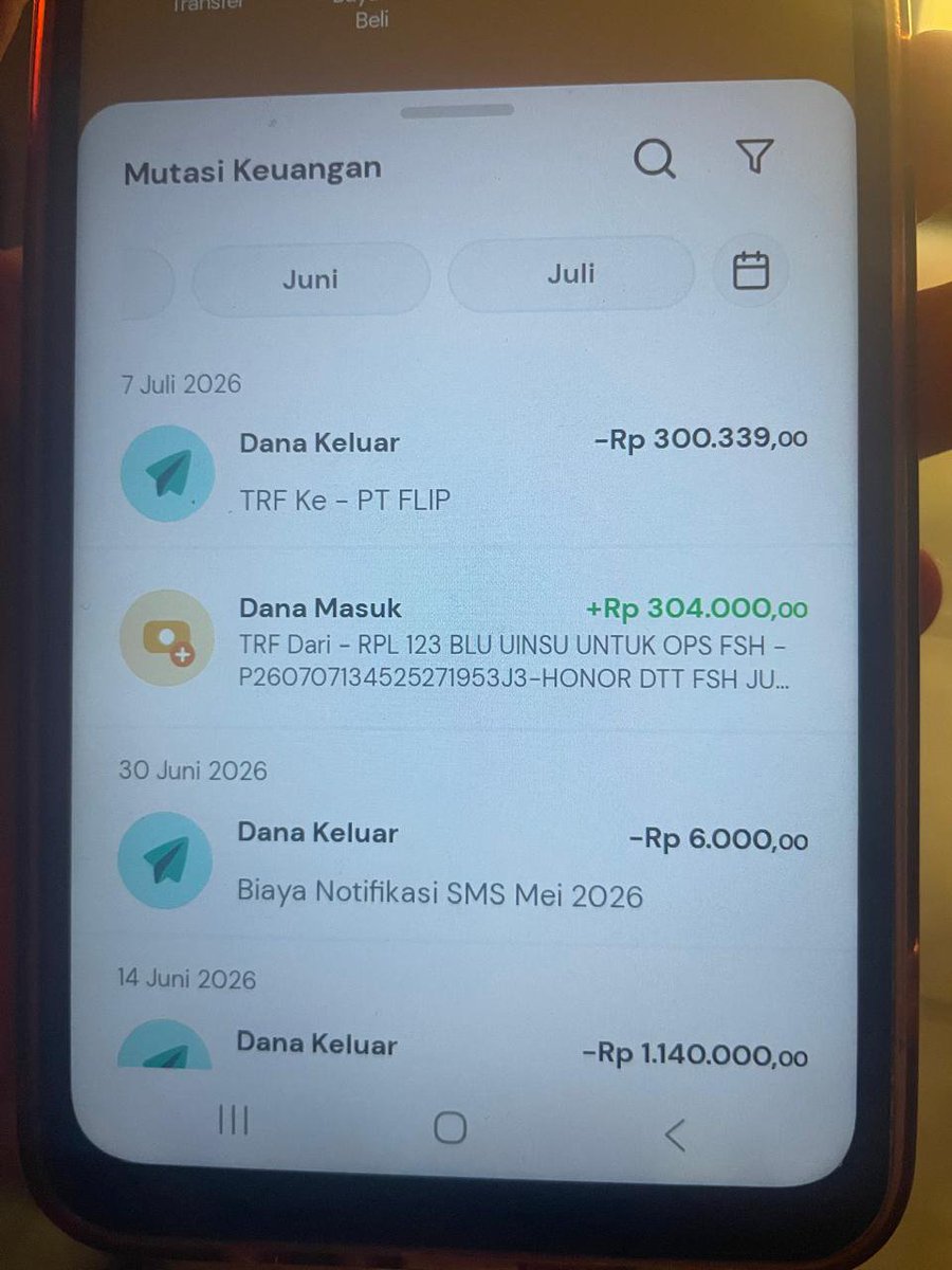 MUHAMMADTV1's tweet photo. @prabowo Semoga bapak sehat selalu, 
Pak kami lulusan s2 hanya mengajar di UINSU dan tidak ada homebase atau mengajar di manapun.
Sudah 7 s/d 8 tahunan mengajar dengan honor perbulan 300.000.
kami tidak pernah berfikir utk liburan kemanapun, karena kami tahu hak dasar kamu tidak terpenuhi https://t.co/yvkGSQfdLT