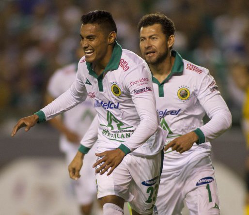 UniformesSelec1's tweet photo. A Pirma se le critico y ninguneo cuando vestia al club León. Hoy en dia, con todo y los problemas de parches de León. Sus uniformes eran mil veces mejor que los de Charly. https://t.co/hAWqmQPB3P