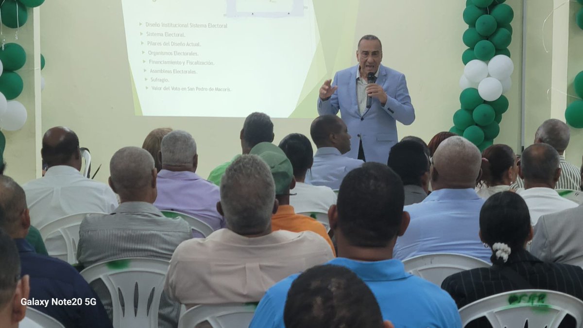 RaulMartinezM's tweet photo. Magnífica actividad de nuestra Secretaría de Asuntos Jurídicos de @FPcomunica en SAN PEDRO DE MACORÍS. 

Seguimos capacitando a l@s abogad@s de nuestro partido en Derecho Electoral.

Excelente conferencia de @RegusTeofilo. https://t.co/3REJjNgX96