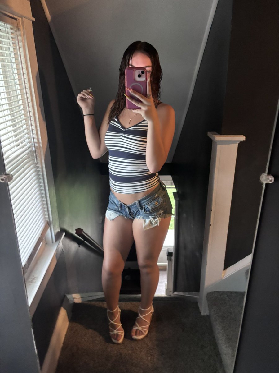 Empty4kailynn's tweet photo. dm and send for pics and sessions, i want more loser cash https://t.co/tP76PJP3bl