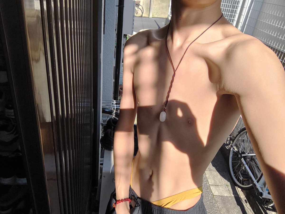 ASA29110927023's tweet photo. 晨光落身，不必追赶时间

Silhouette in morning glow.
—
早朝の陽光で体の輪郭を写す。
 
🎬Fine Art Photography | Natural light portrait
📍Based in Tokyo(東京) | 来自北京
📩撮影のご依頼はDMへ
 
#fineartphotography #cinematicportrait #自然光写真 #東京生活 #男性写真 https://t.co/52QnOrNx4i