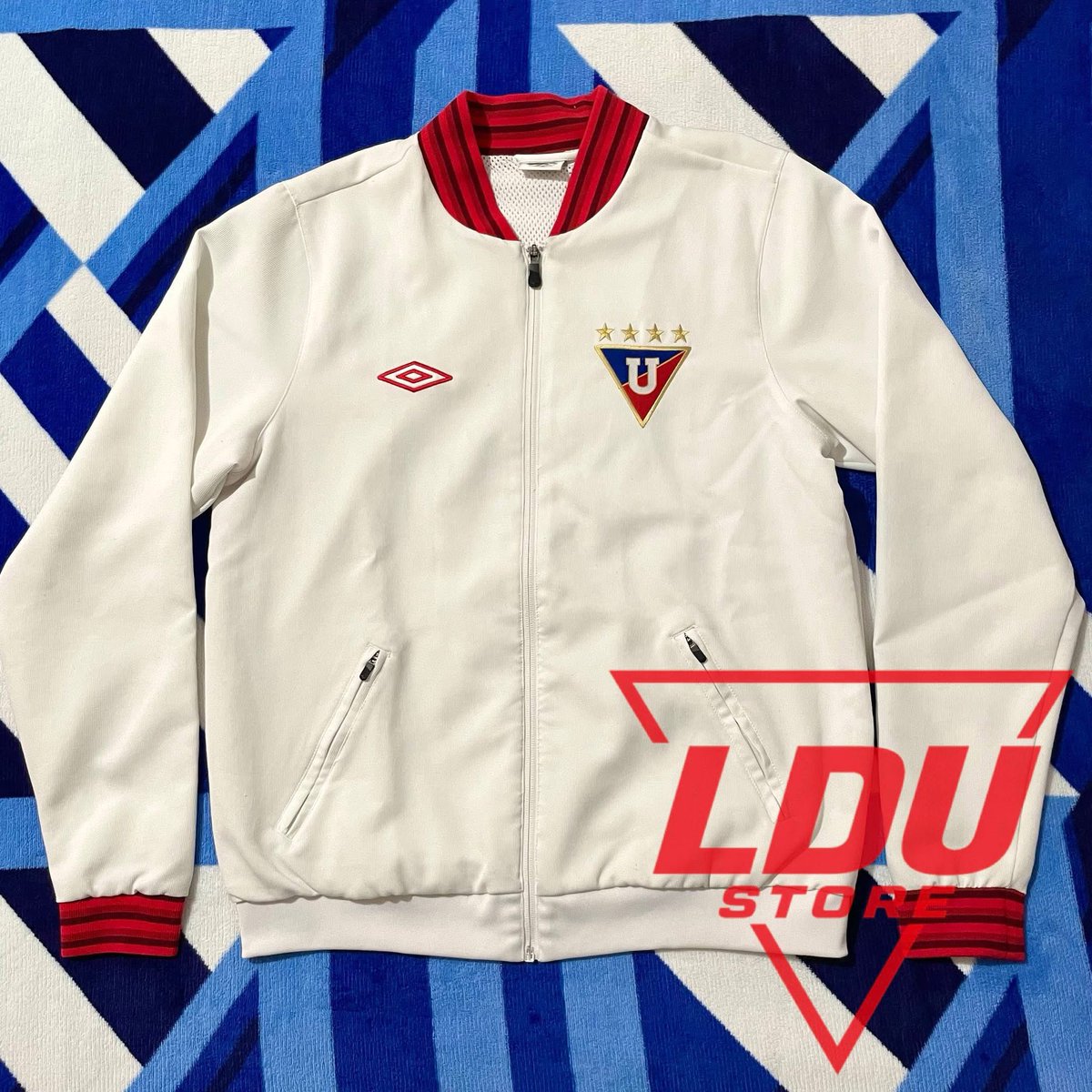 LDUStore's tweet photo. SE VENDE✅Chompa de presentación edición 2014🇮🇩
Talla: Médium
Estado: 10/10
📲WhatsApp 097-883-2786
🚚 Envíos a todo Ecuador🇪🇨USA🇺🇸y Europa🇪🇺 
💳Puedes pagar con PayPal, transferencia o efectivo

#ldu #liga #ligadequito #libertadores #quito https://t.co/iHNfxFEEIx