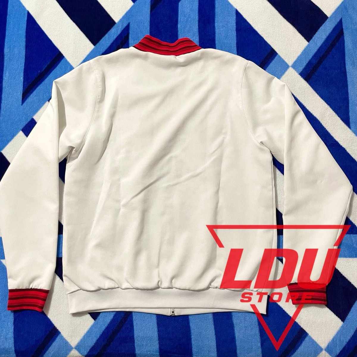 LDUStore's tweet photo. SE VENDE✅Chompa de presentación edición 2014🇮🇩
Talla: Médium
Estado: 10/10
📲WhatsApp 097-883-2786
🚚 Envíos a todo Ecuador🇪🇨USA🇺🇸y Europa🇪🇺 
💳Puedes pagar con PayPal, transferencia o efectivo

#ldu #liga #ligadequito #libertadores #quito https://t.co/iHNfxFEEIx
