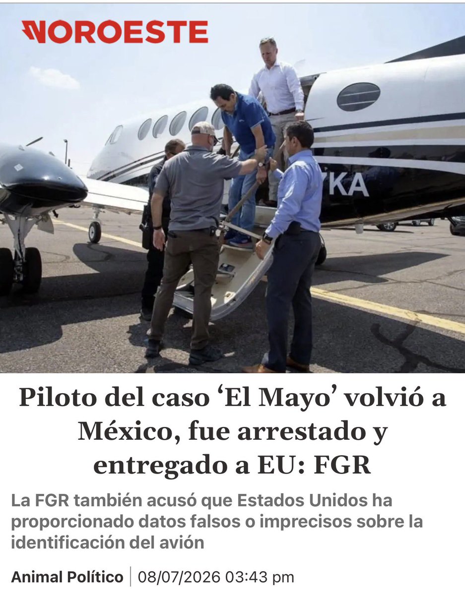 AdrianLopezMX's tweet photo. El @GobiernoMX tuvo bajo custodia al piloto de El Mayo Zambada y Joaquín Guzmán y ¡se lo entregó a EUA!

Y ahora exige explicaciones sobre qué pasó ese día… sin palabras. https://t.co/jpRQbj5VvU
