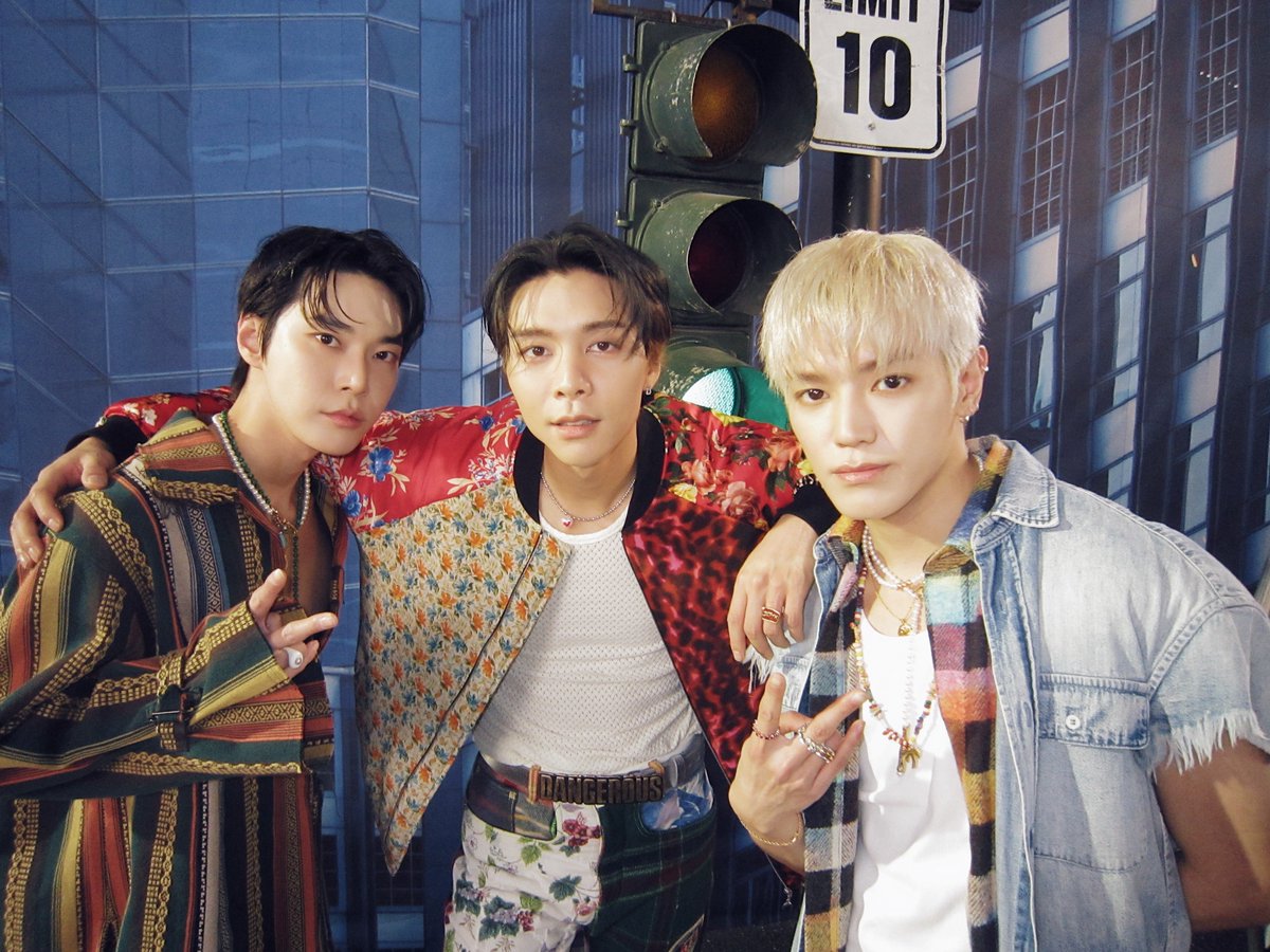 240709 nct 127 twitter 📸WALK JACKET BEHIND PHOTO🚶‍♂️👣 🐰D-333