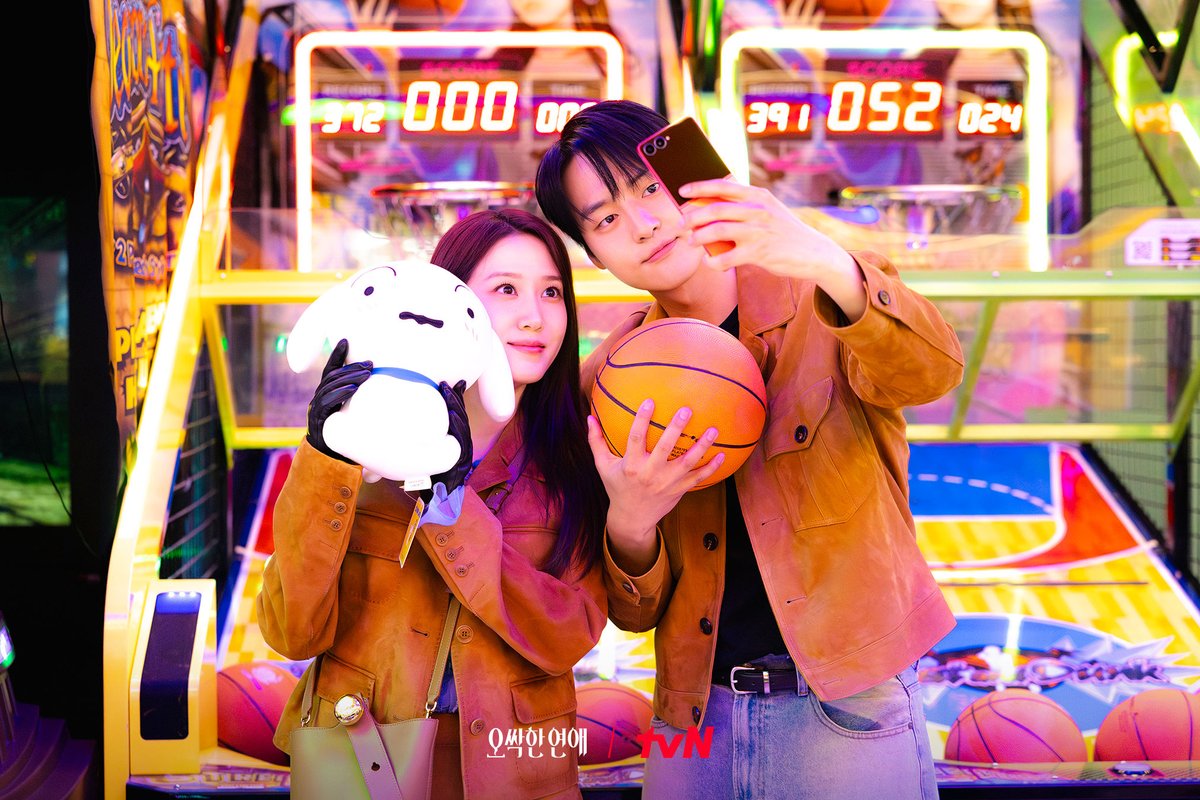 CJnDrama's tweet photo. 이미 소문난 오싹즈 코어👧🏻🐻
아가씨와 흑곰들의 특급 또래 케미 많관부💓

좌충우돌 오컬트 로맨스 <오싹한 연애>
7/18 [토] 밤 9:10 첫 방송ㅣtvN

#tvN #오싹한연애 #SpookyinLove
#박은빈 #양세종 #옹성우
#즐거움엔20tvN #스트리밍은TVING https://t.co/J7k7TebCOX