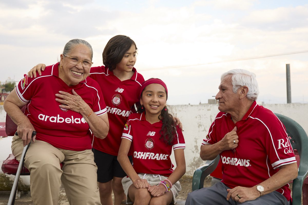 TolucaFC's tweet photo. La camiseta para seguir haciendo historia ❤️‍🔥

@NBFootball @newbalance https://t.co/q6l045rUsW