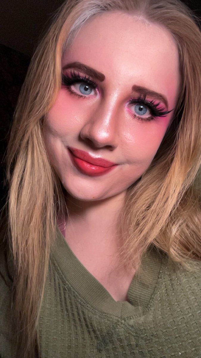turney_sophia's tweet photo. Stars in my eyes, peace on my mind. ✨”A little sparkle goes a long way.”
“Soft moments, bold lashes.”
“Glow differently.”#Selfie #SoftGlam #MakeupLook #BlueEyes #LashGoals #PinkMakeup #Beauty #MakeupInspo #GlowUp https://t.co/04b7CX7dzD