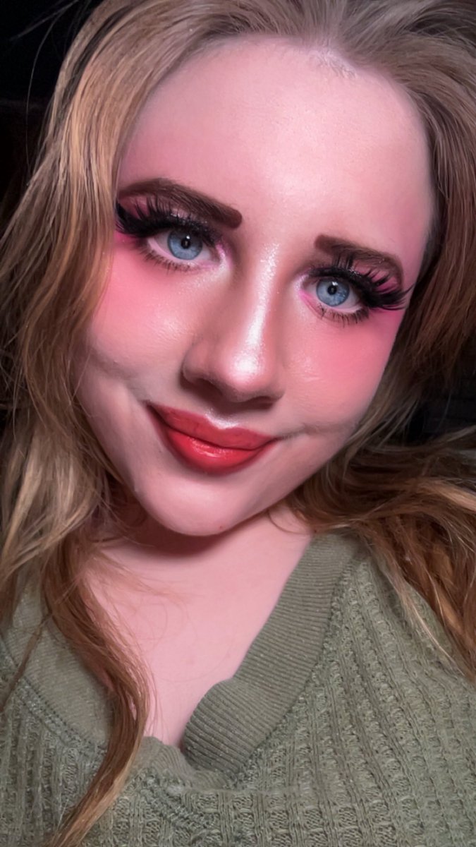 turney_sophia's tweet photo. Stars in my eyes, peace on my mind. ✨”A little sparkle goes a long way.”
“Soft moments, bold lashes.”
“Glow differently.”#Selfie #SoftGlam #MakeupLook #BlueEyes #LashGoals #PinkMakeup #Beauty #MakeupInspo #GlowUp https://t.co/04b7CX7dzD