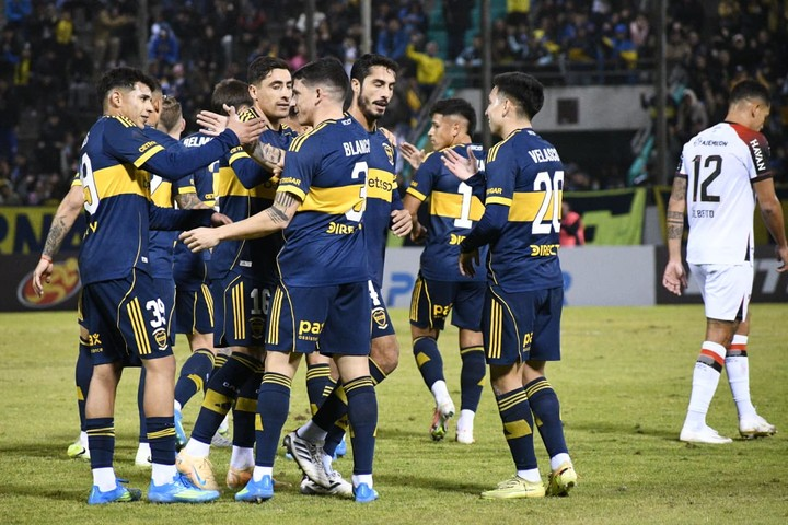 la12tuittera's tweet photo. ✅¡GANÓ #BOCA! 

🔚FINAL:

#Boca 1 (Blanco 27') - Ath. Paranaense 0.- #La12Twittera

❓¿Qué les pareció el amistoso del Xeneize en Salta? https://t.co/FJsIfrBnfy