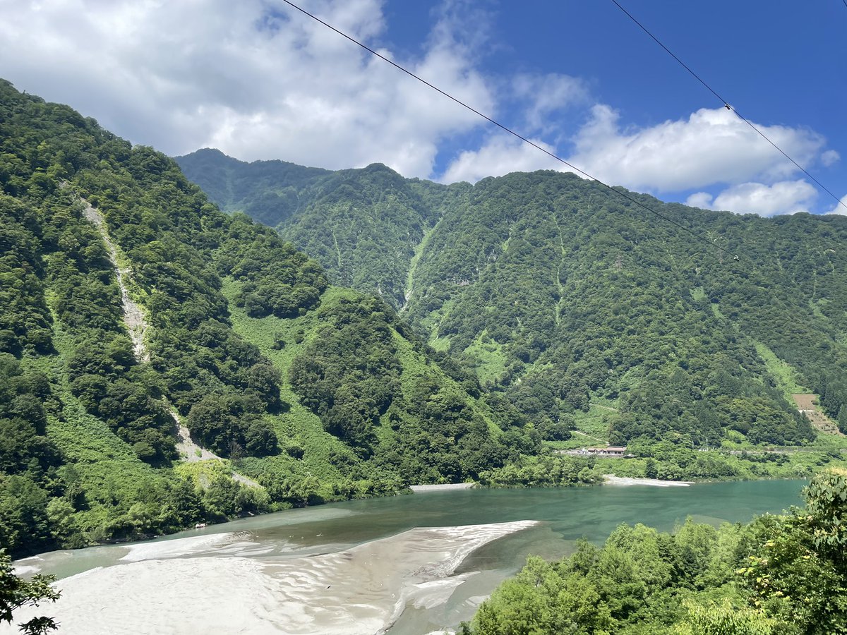 YKSaba0603's tweet photo. トロッコ電車乗って来たけど、夏は涼しくてええですわ。

絶景の中をクネクネと通る感じがまた良い
リピート確定ですな✌️ https://t.co/09cqICMR4M