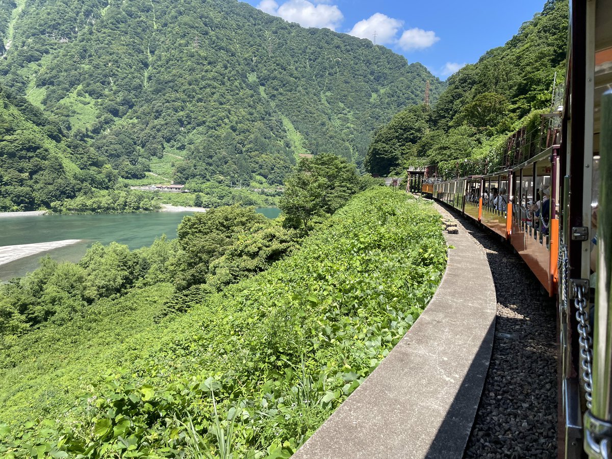 YKSaba0603's tweet photo. トロッコ電車乗って来たけど、夏は涼しくてええですわ。

絶景の中をクネクネと通る感じがまた良い
リピート確定ですな✌️ https://t.co/09cqICMR4M