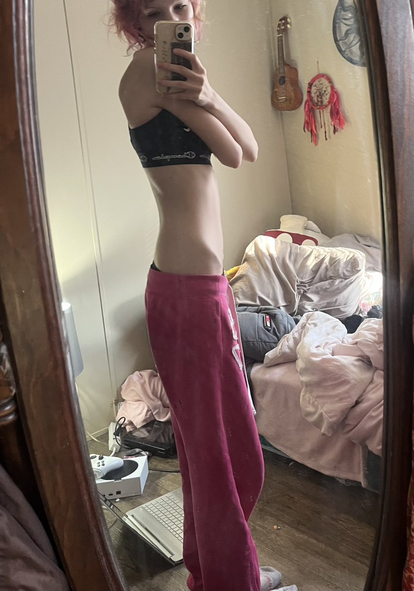 mossanhoney's tweet photo. I still feel huge I think I need to actually work out :/ #bodychecking #bc #lw #ricecaketwt #chud #edtwt #edrtwt https://t.co/FNfqeF4Dcx