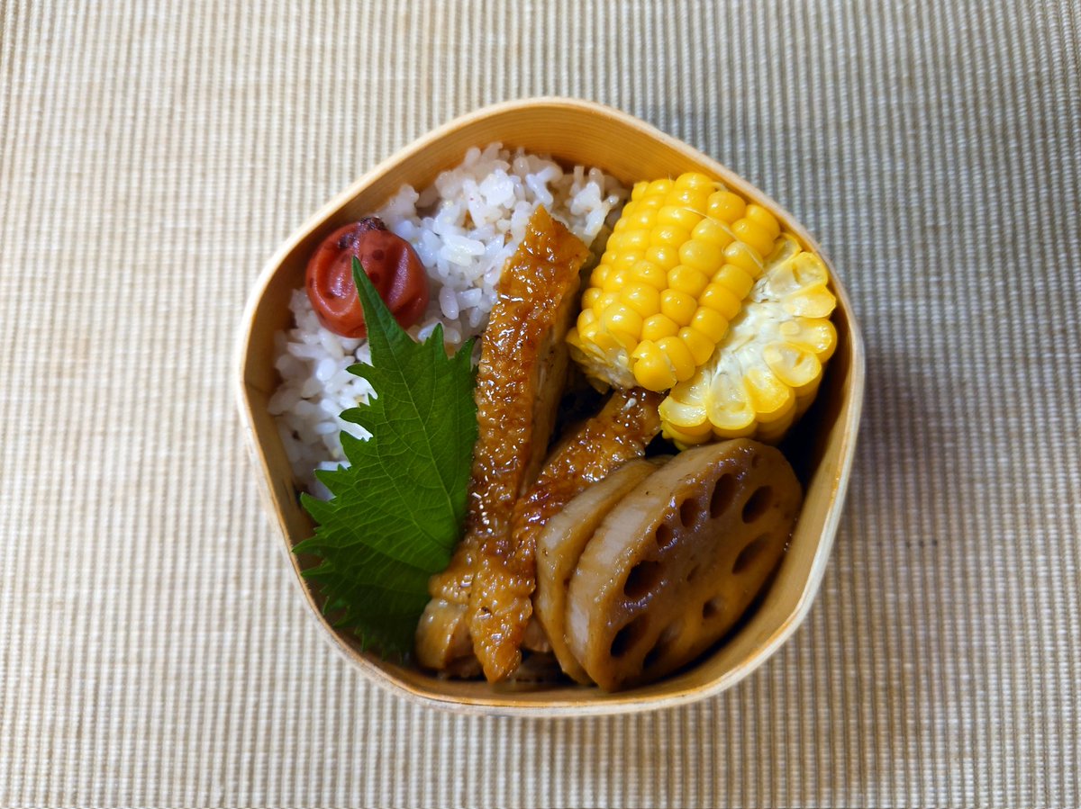 co_ito2's tweet photo. 鶏ももと蓮根の照焼き、とうもろこし、雑穀ごはん。行ってきまーす。
#お弁当 https://t.co/FQPrREcj2x