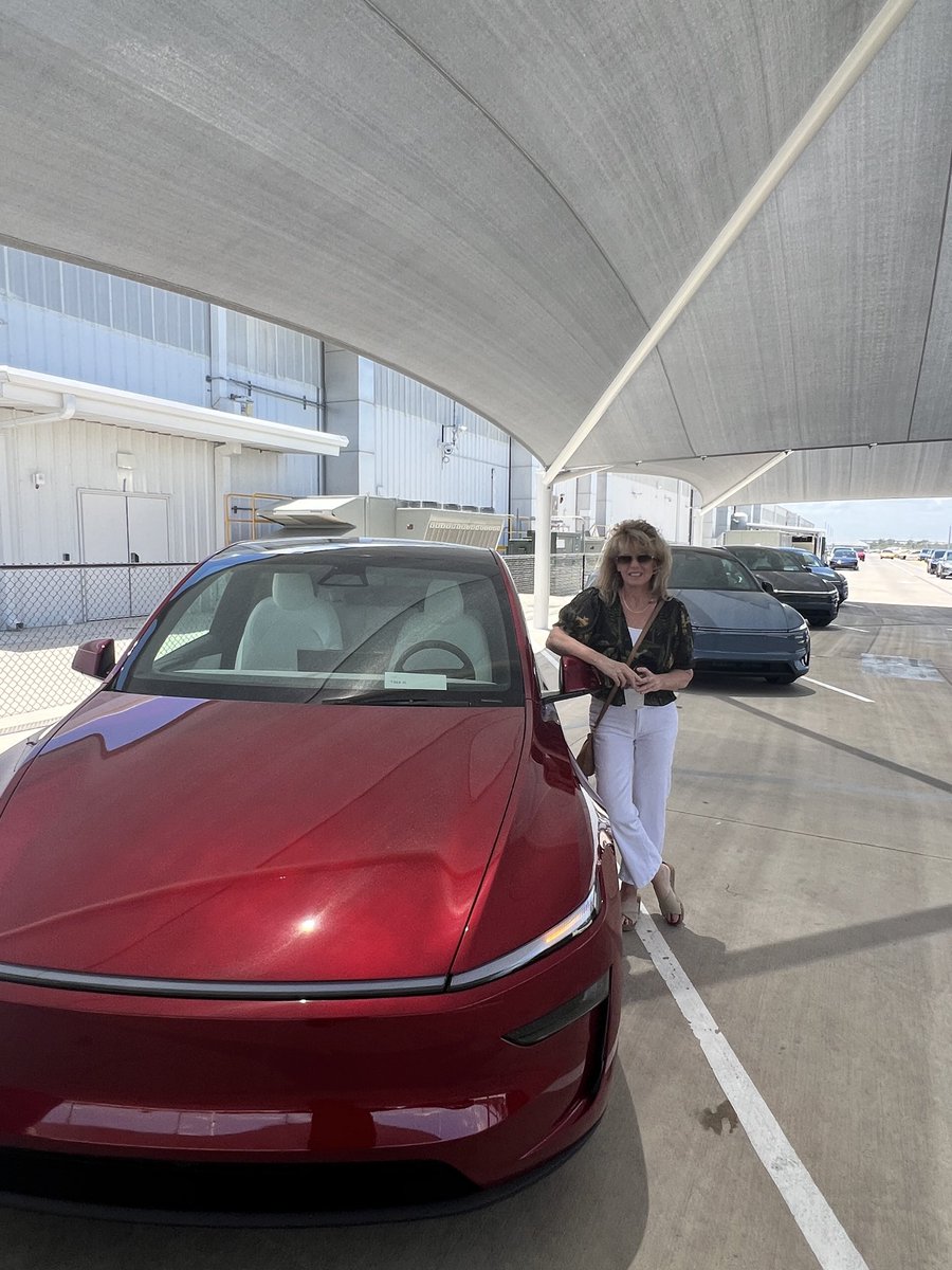 TinaHar5315's tweet photo. Just picked up my Model Y today… and I’m absolutely in love! 😍 The self-driving feels like pure magic, and I can’t stop smiling. It already feels like home. ♥️⚡️🚗 https://t.co/to1JRn2z4v