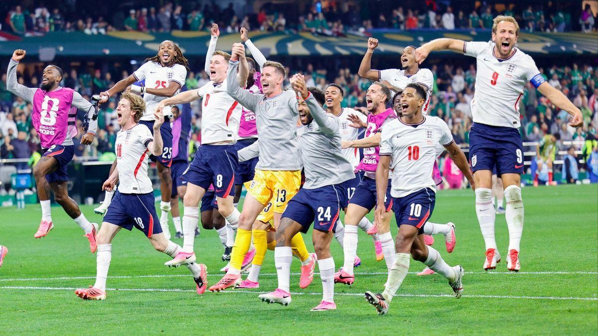 ladbible's tweet photo. Keir Starmer hints at extra bank holiday if England win the World Cup https://t.co/bgEMK9Jjqc https://t.co/ZzdlmKODDt