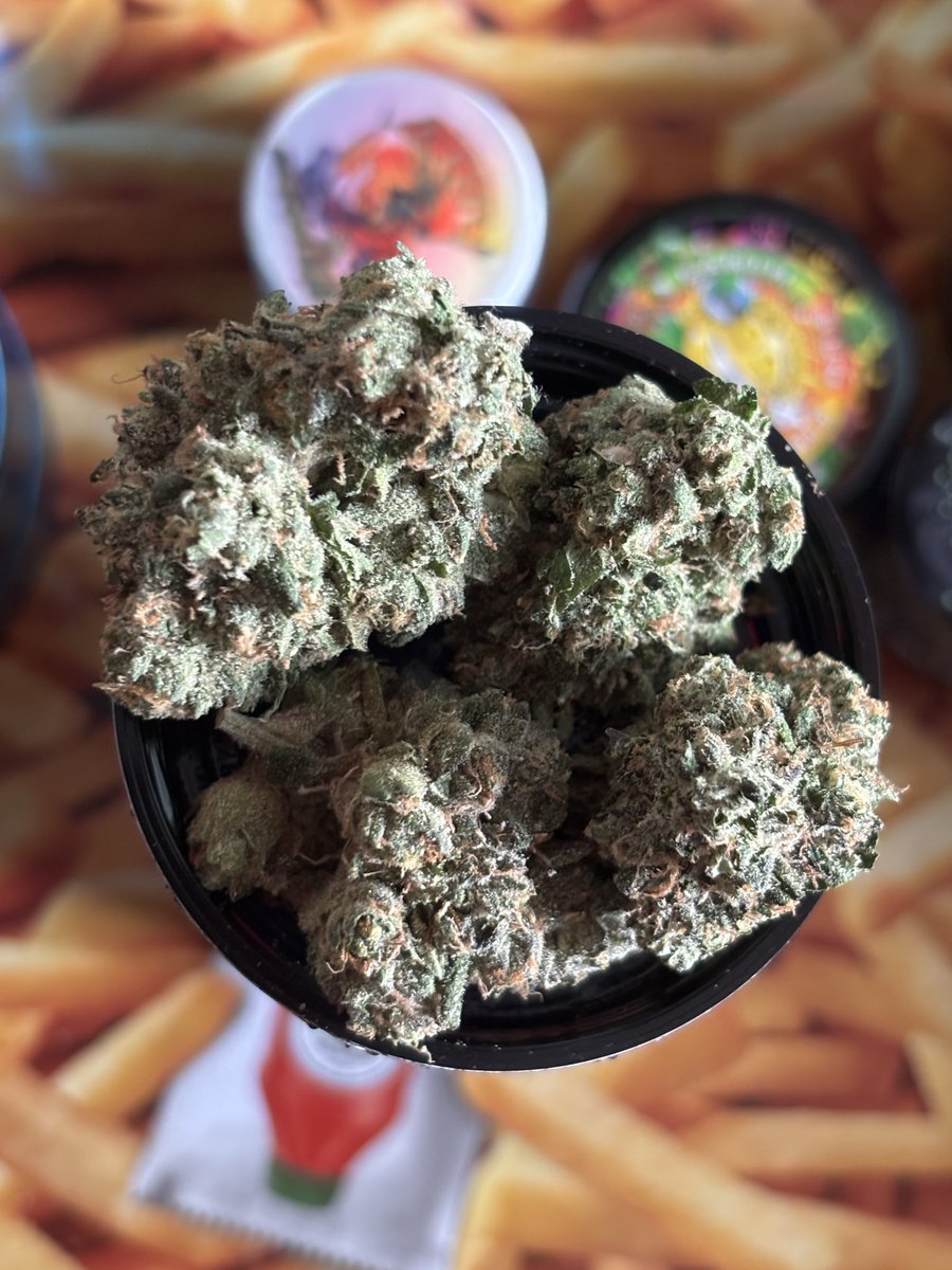 wzrdsmoke's tweet photo. This black zquid from @thetenco_ is smoking nice. Missed out on the last drop but this new batch did not disappoint🔥🔥
Shoutout @PacksFifthAve for the assist https://t.co/c3ypJYnitS