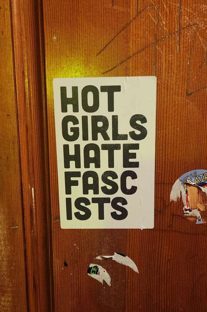 ultras_antifaa's tweet photo. “Hot girls hate fascists” https://t.co/29aPVUll9u
