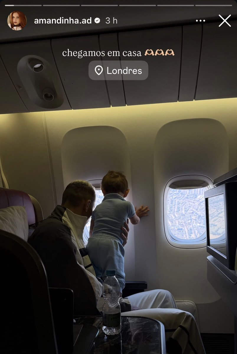 blittlennon's tweet photo. no fim quem saiu ganhando nessa copa foi o richarlison. curtiu as férias com a família e não sofreu pressão nenhuma dessa copa ridícula. é amado por várias torcidas, não só do tottenham e Vasco; seu filho é O bebê e a esposa é queridíssima. venceu muito https://t.co/U6wWc8MaXT