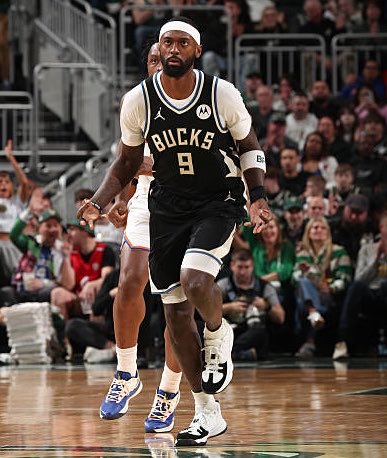 TwoWayDav's tweet photo. NBA Players To Average 13+ PPG On 40+ 3P% Last Season Off The Bench:

- Ayo Dosumnu
- Collin Sexton
- Bobby Portis
- Tim Hardaway Jr.

2 of these 4 are now on the Heat

Miami is building the perfect roster around Giannis and Bam and they're not done yet. 🔥💯 https://t.co/ykmc7HLPbT