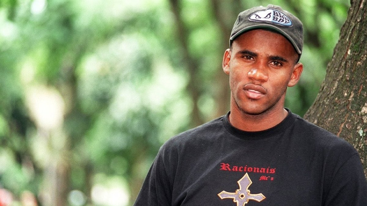 filomenaferret0's tweet photo. Há 24 anos, o cantor Claudinho nos deixava, vítima de um trágico acidente automobilístico, aos 26 anos. https://t.co/xHgpzWMG62