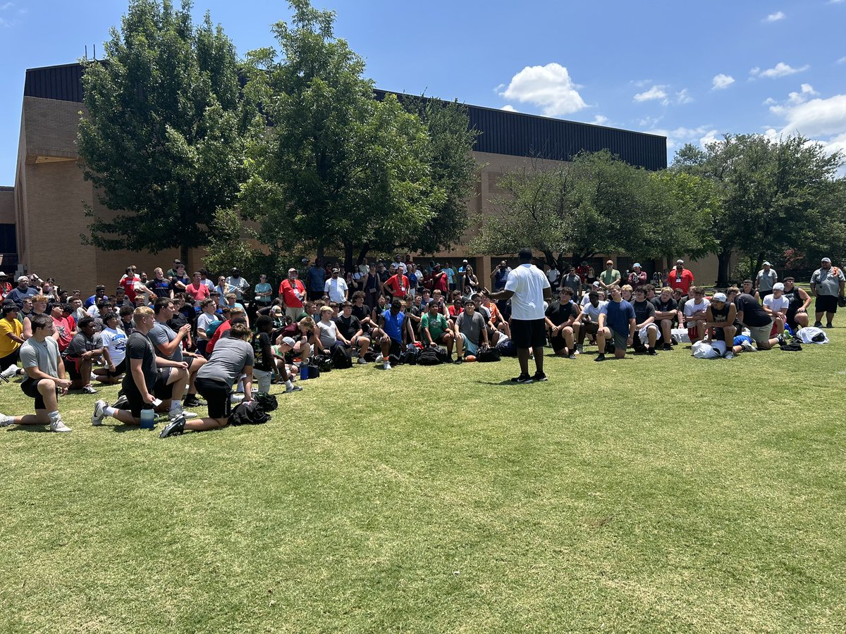 sifootballcamps's tweet photo. The Keith O’Quinn Passing, Receiving, and DB Academy and the Roman Oben Lineman Academy have officially kicked off at the University of North Texas! We’re looking forward to an incredible week of football! @R_Oben #sifootballcamps #trainwiththebest https://t.co/eIvHyR9h4q