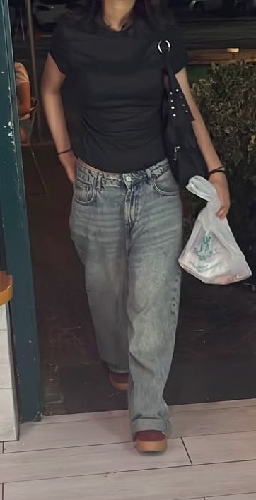 _mmmiyo's tweet photo. my sister yook this picture of me without me knowing i hate this shirt it makes me so big https://t.co/MqOZBaYEdl