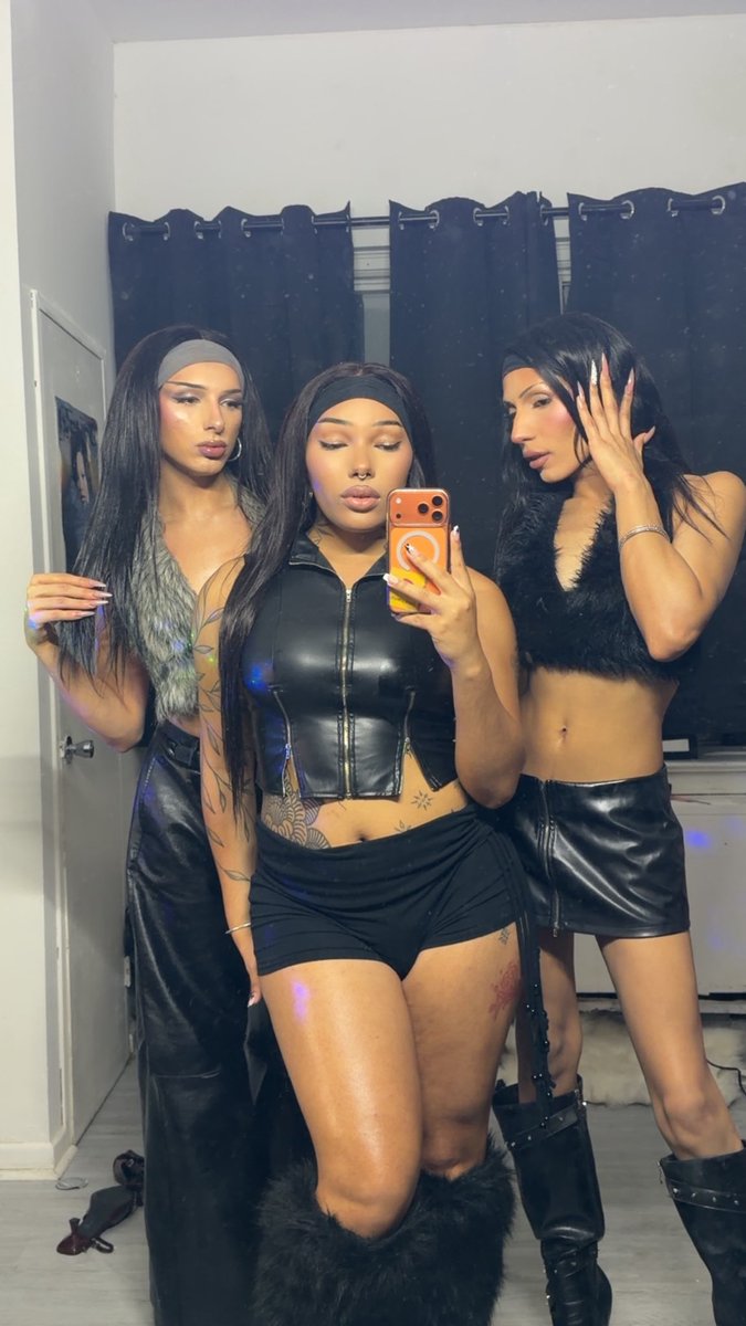 ebonilabelle's tweet photo. me and my girls run the headband mafia #dolls #tgirls #transgirlsdoitbetter https://t.co/87ArDFs1UX